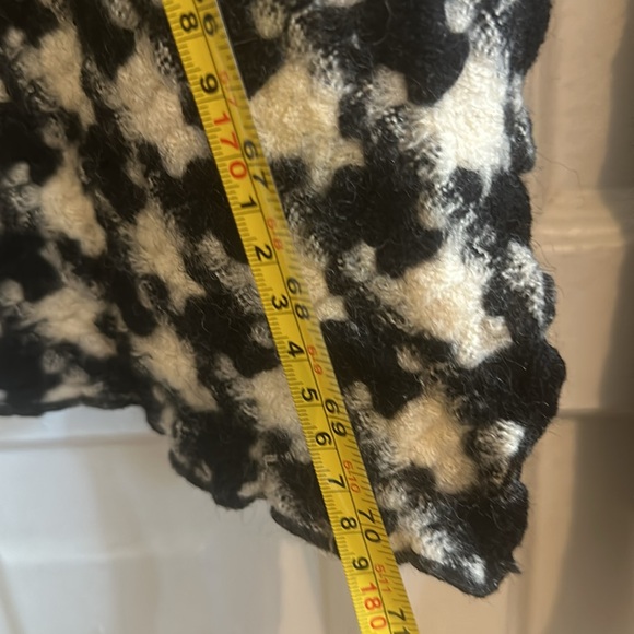 Scarf (believe it’s wool) - Picture 13 of 13